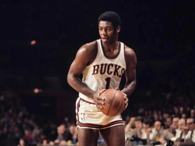 球在国际舞 球在国际舞